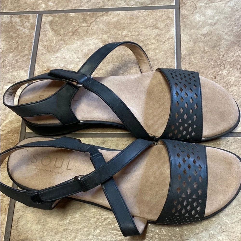 Black Faux Leather Sandals with Crisscross Straps and Perforated Design 9M - Picture 3 of 8